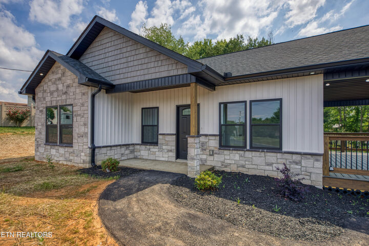 Property Photo:  447 Cherokee Hills Rd  TN 37865 