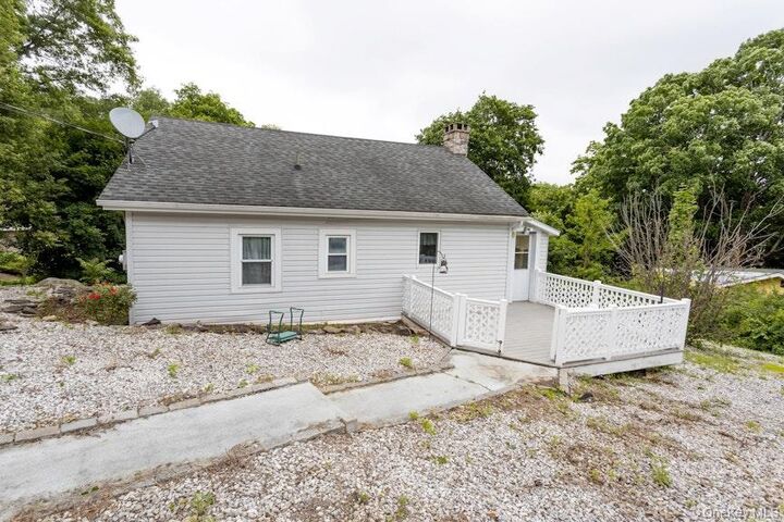 Property Photo:  15 Schuyler Road  NY 10512 
