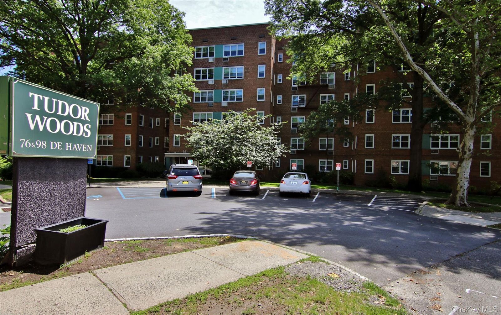 Property Photo:  76 Dehaven Drive 1 H  NY 10703 