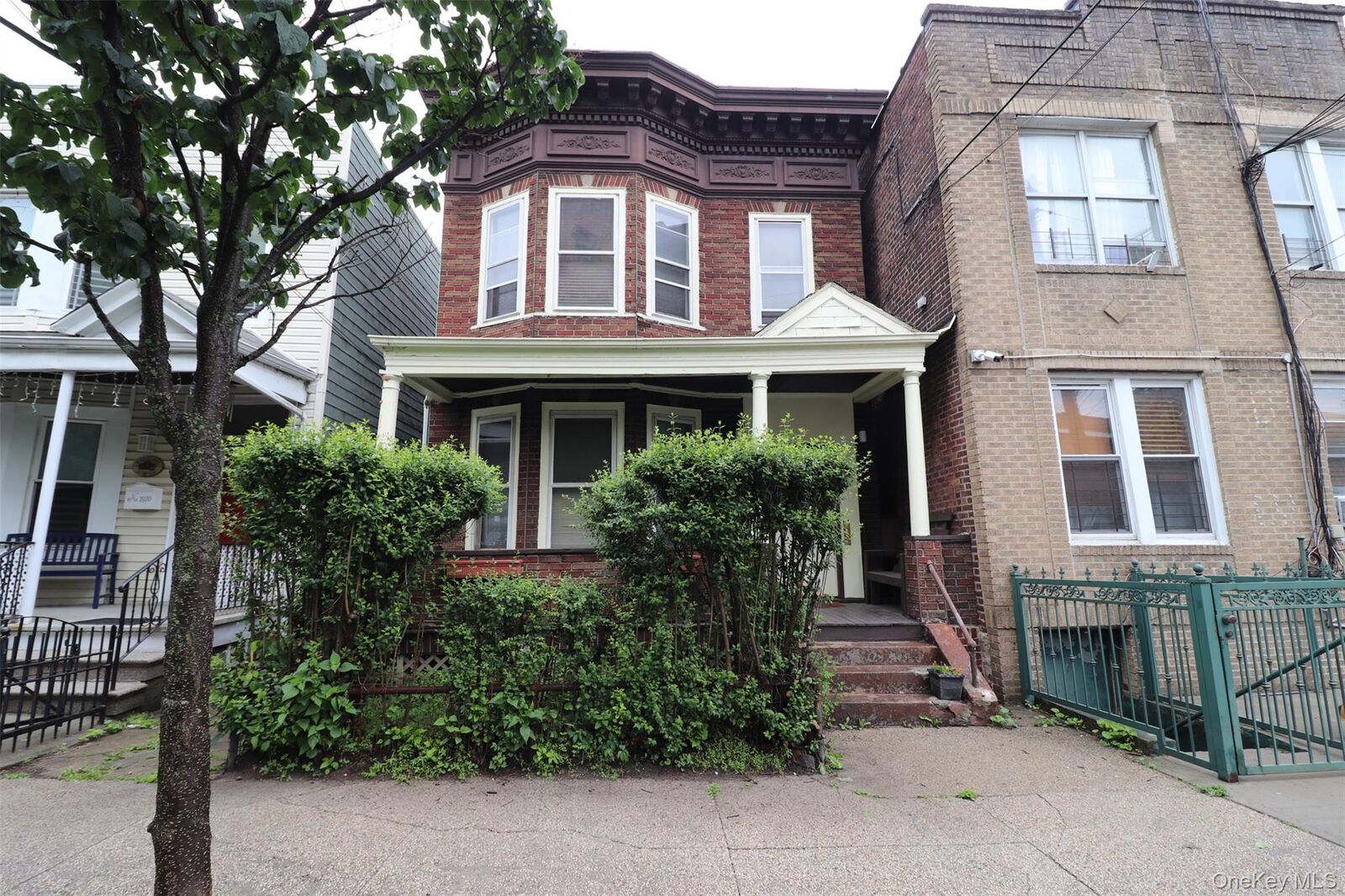 Property Photo:  1918 Holland Avenue  NY 10462 