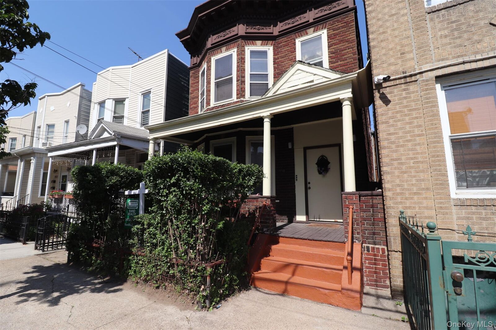 Property Photo:  1918 Holland Avenue  NY 10462 