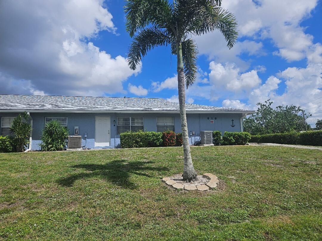 Property Photo:  810 Kings Court B  FL 33950 