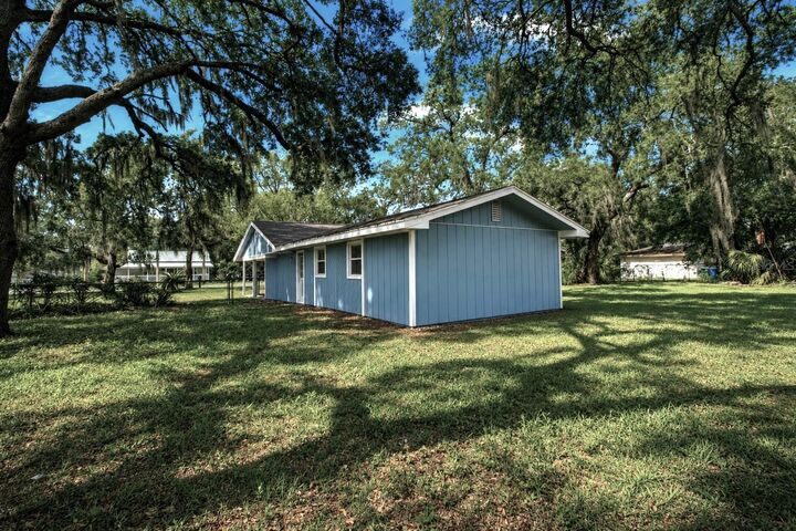 Property Photo: 178 Washington Avenue FL 32746