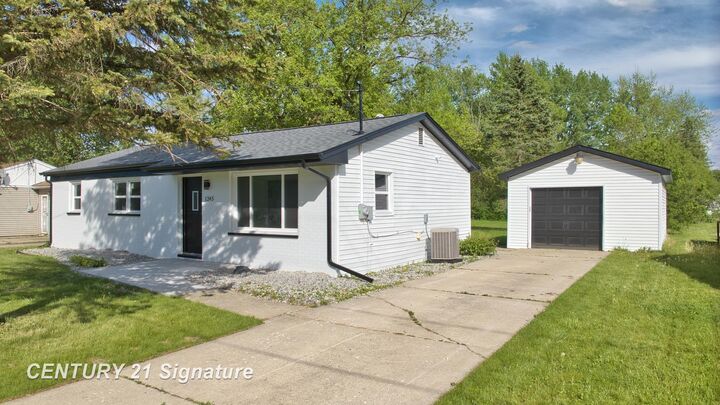 Property Photo: 1245 E Outer Drive MI 48601