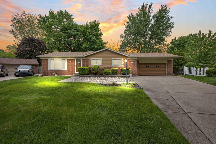 Property Photo:  11971 Fairview Drive  MI 48312 