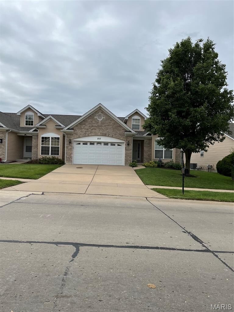 Property Photo:  807 Elaine Drive  MO 63366 