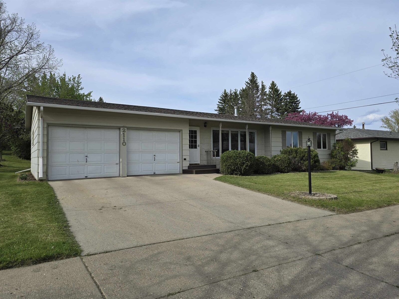 Property Photo: 2110 7th Ave NW ND 58703-4512