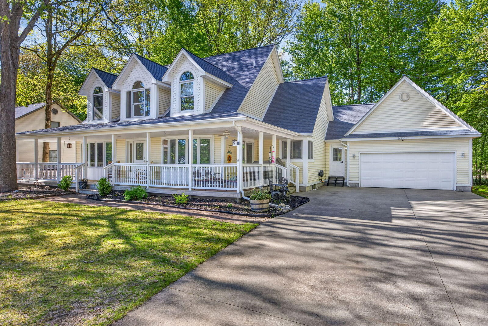 Property Photo:  6908 Club House Drive E  MI 49346 