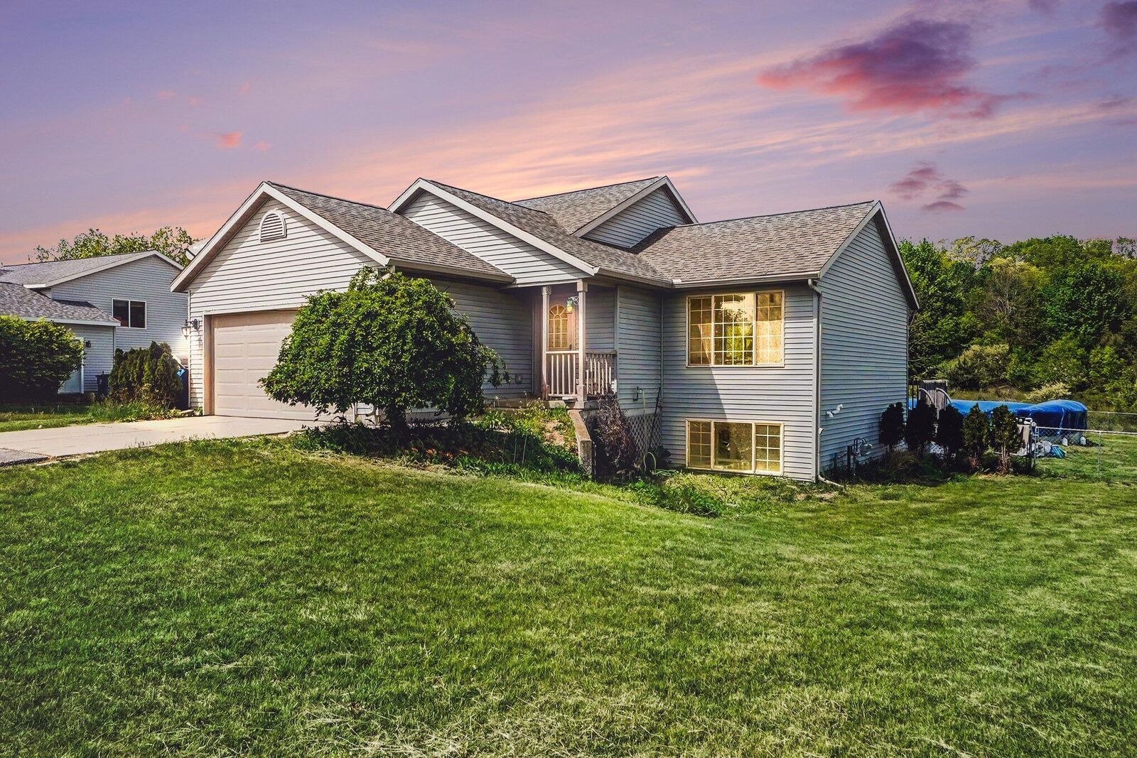Property Photo:  2269 Avalon View Drive NE  MI 49319 