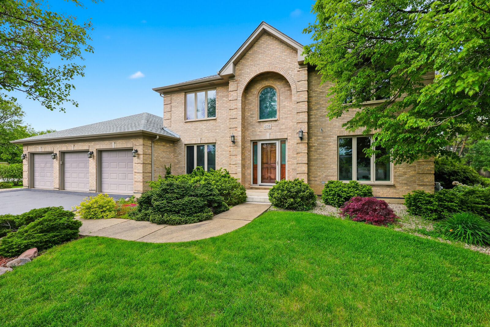 Property Photo:  406 Woodview Drive  IL 60070 