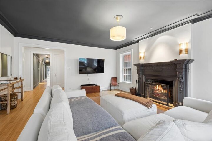 Property Photo:  507 W Briar Place 2  IL 60657 