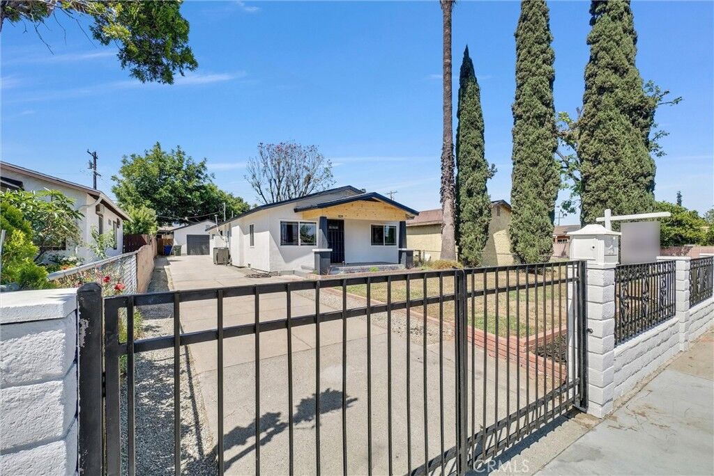 Property Photo:  1039 E Elma  CA 91764 