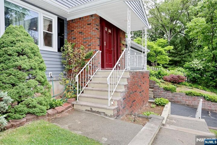 Property Photo:  22 Mountain Avenue  NJ 07675 