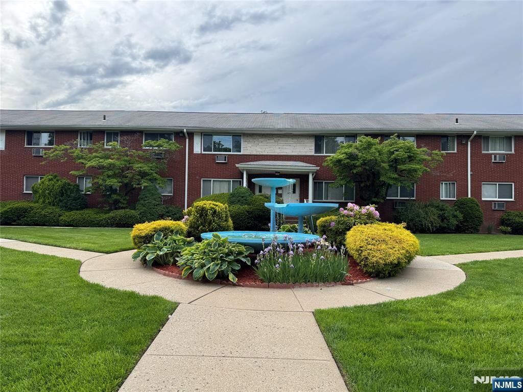 Property Photo:  1323 Anderson Avenue 15  NJ 07024 