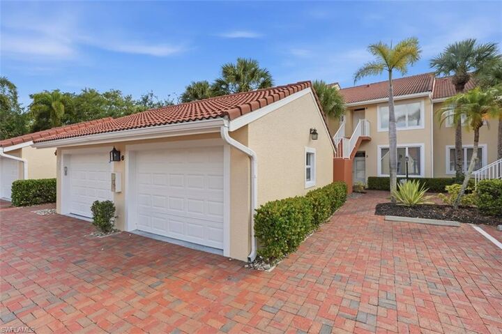 Property Photo: 2365 Hidden Lake Dr 6 FL 34112