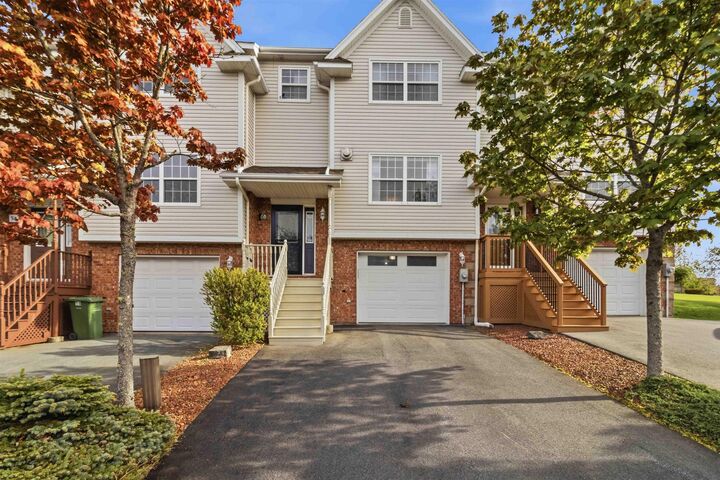 60 Emma Court — photo 1