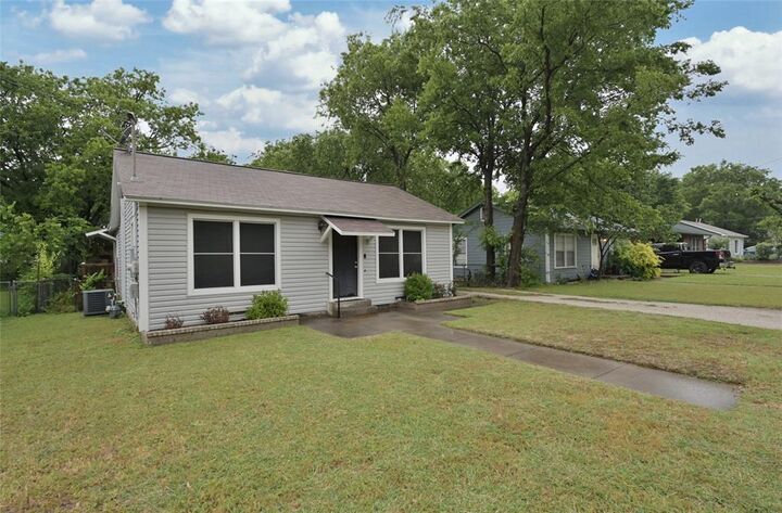Property Photo:  2021 Denison Street  TX 76201 