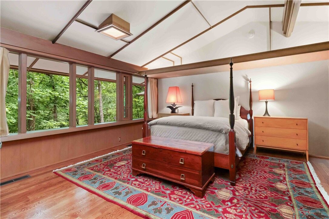 Property Photo:  951 N Pembroke Road  AR 72701 
