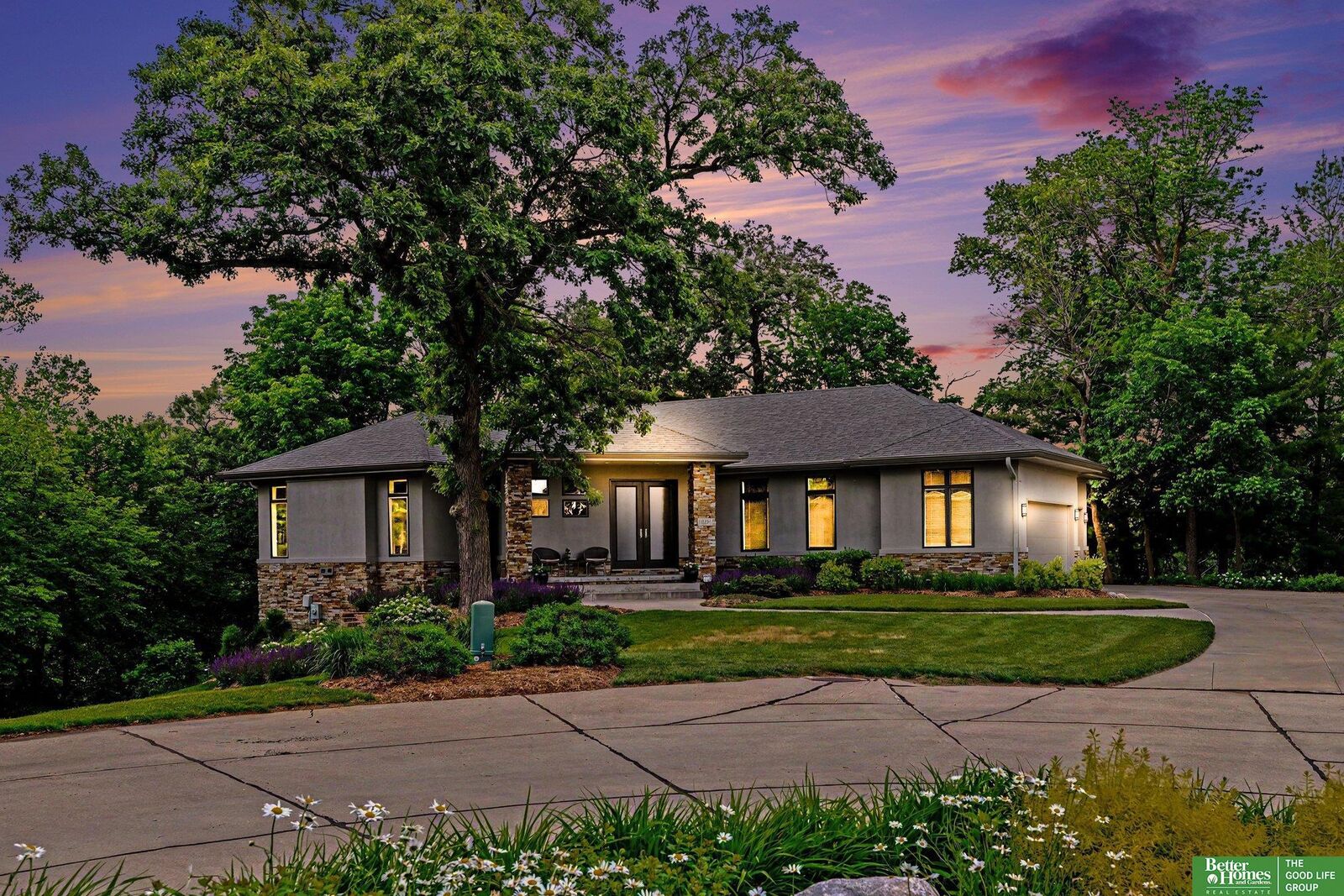 Property Photo:  10238 N 29th Court  NE 68122 