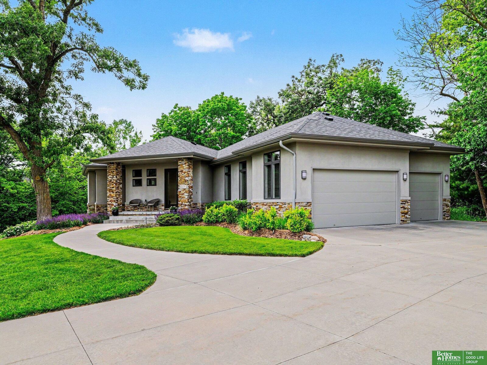 Property Photo:  10238 N 29th Court  NE 68122 
