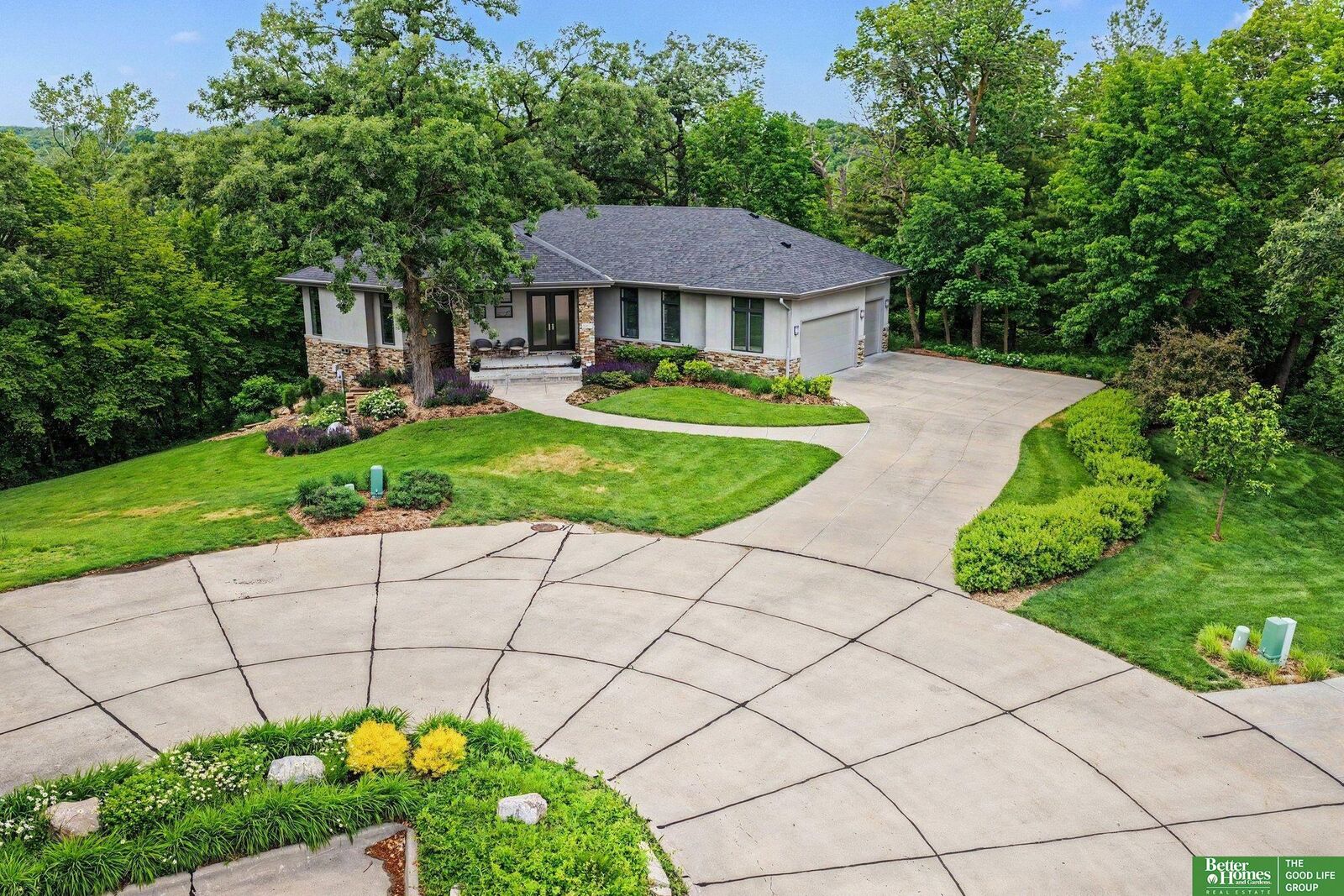 Property Photo:  10238 N 29th Court  NE 68122 