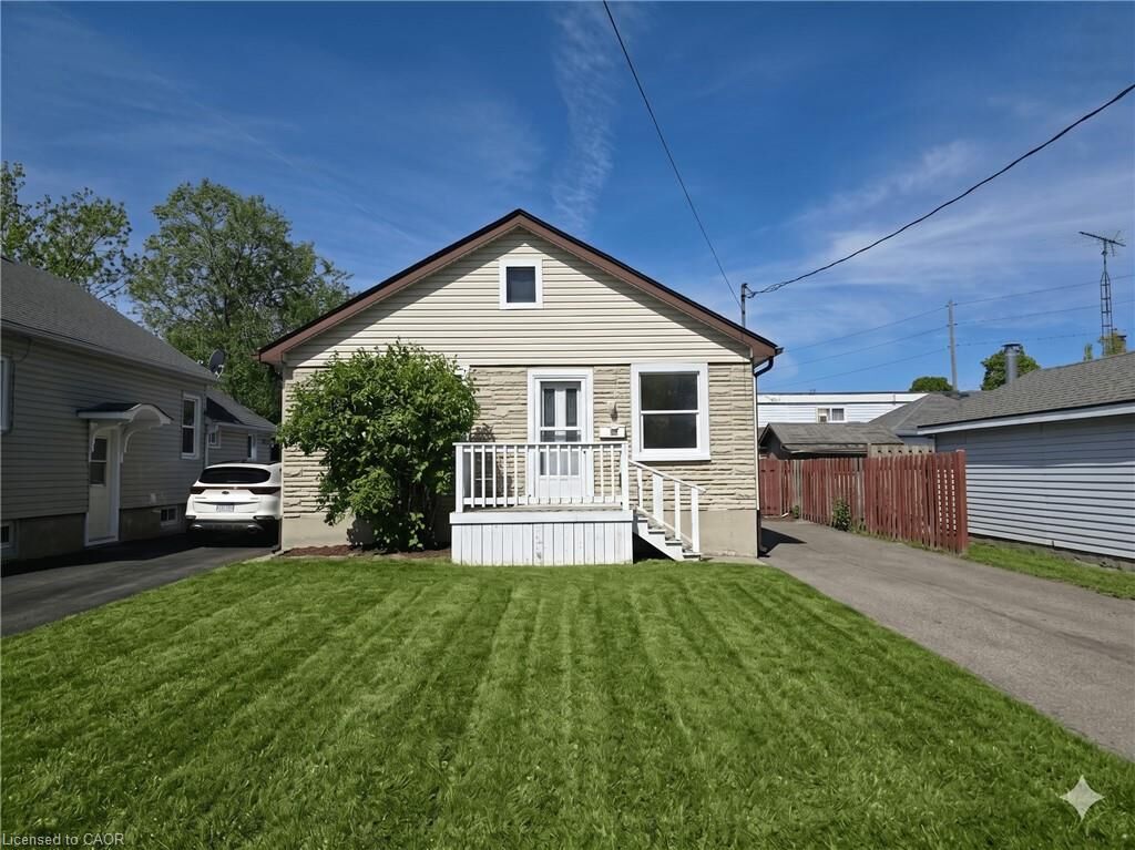 Property Photo: 13 Marlborough Avenue ON L2M 5T1