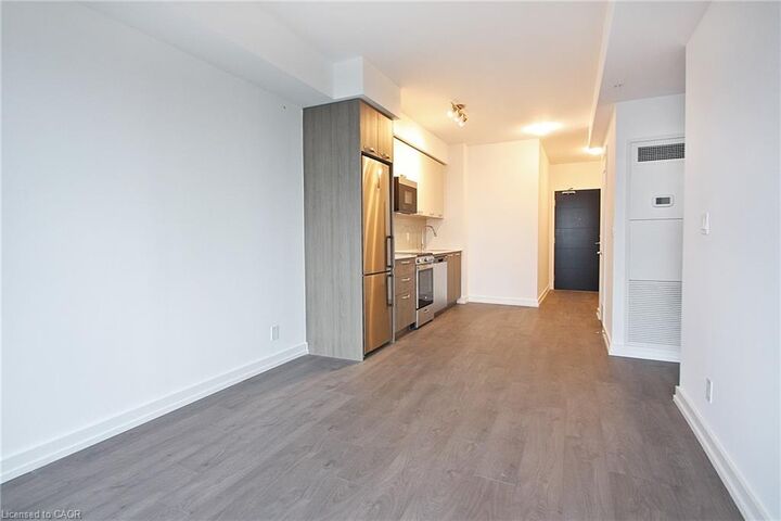 Property Photo:  75 James Street S 1908  ON L8P 2Y9 