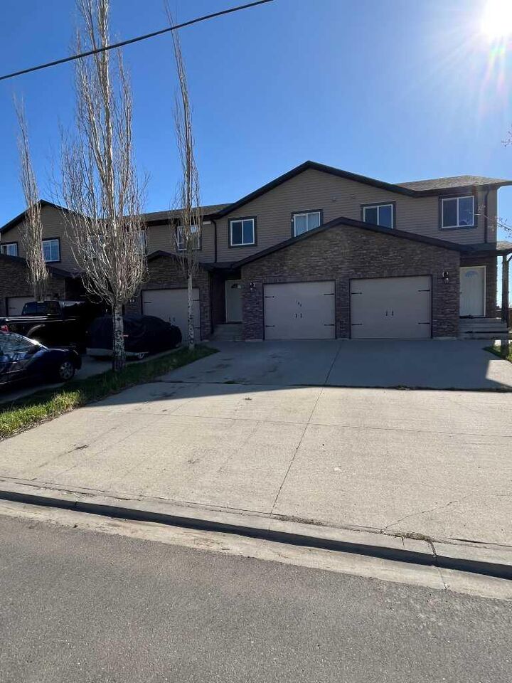 Property Photo:  168 3 Street  AB T0K 0K0 