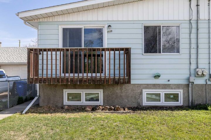 Property Photo:  4930 59 Street  AB T4G 1R8 