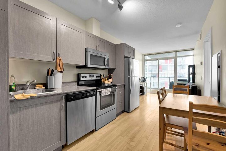 Property Photo:  30 Brentwood Common NW 804  AB T2L 2L8 