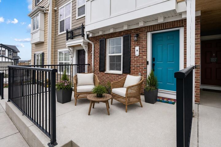 Property Photo: 8 Sherwood Row NW AB T3R 0X1