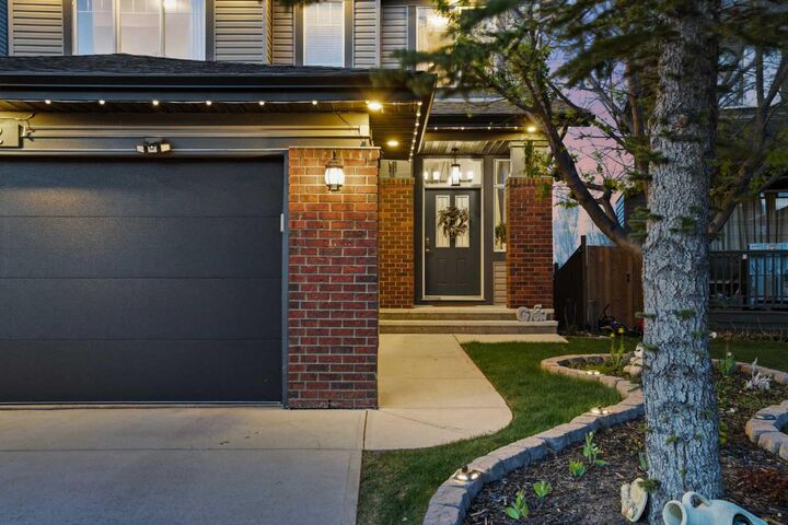 Property Photo:  62 Panamount View NW  AB T3K 0A6 
