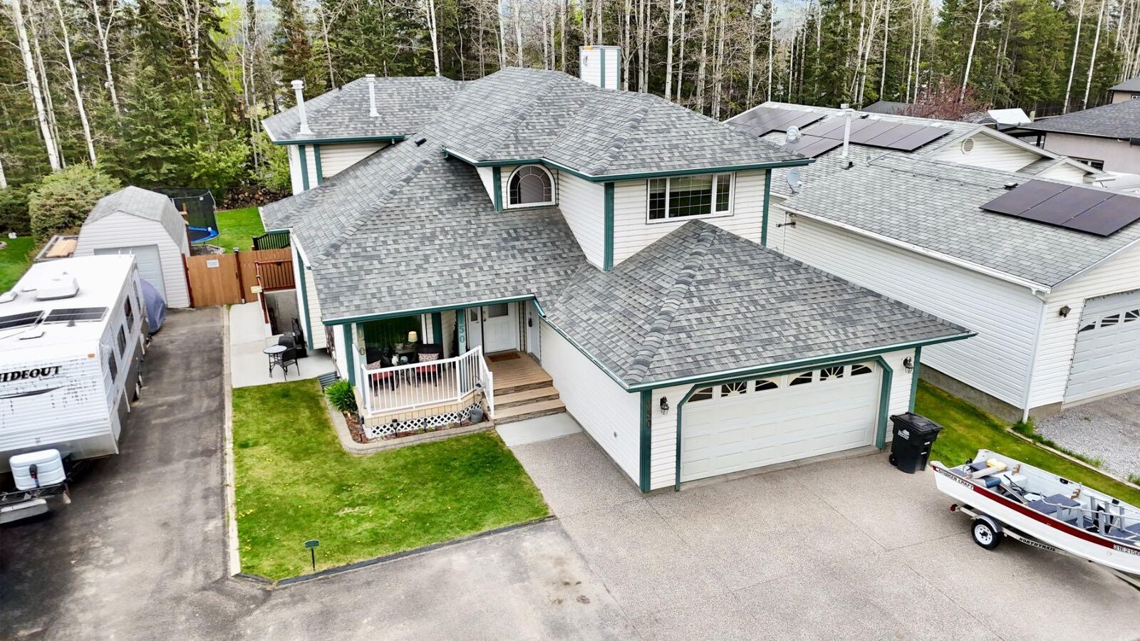 Property Photo: 150 Hallam Drive AB T7V 2C3