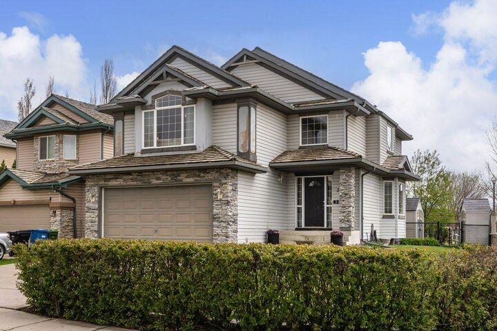 Property Photo: 2 Springbank Crescent SW AB T3H 3S8