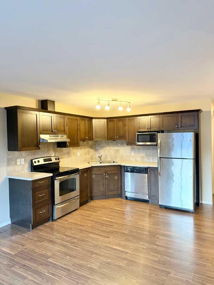 Property Photo:  2114 18 Avenue 308  AB T1M 0C4 