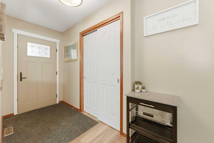 Property Photo:  20 Everridge Road SW  AB T2Y 4S8 