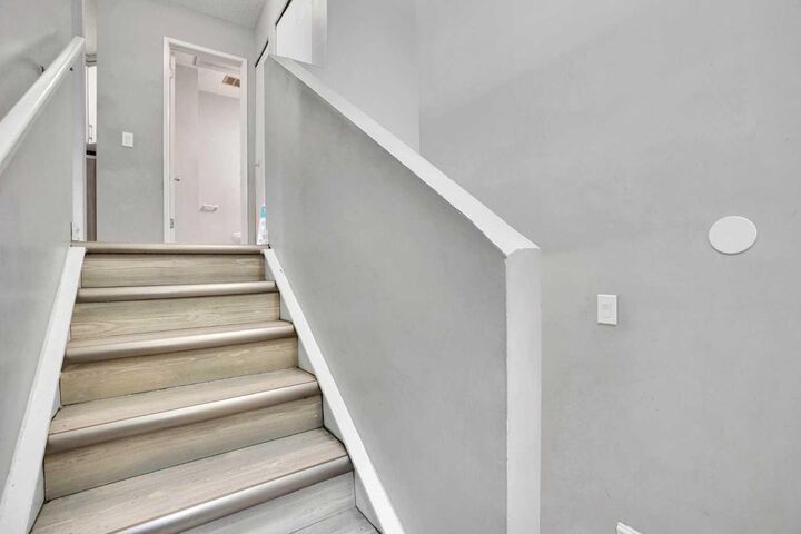 Property Photo:  903 44 Street SE D  AB T2A 5K7 