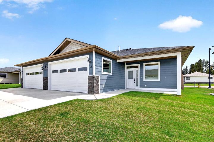 Property Photo: 610 4 Avenue SW 2 AB T0M 1X0