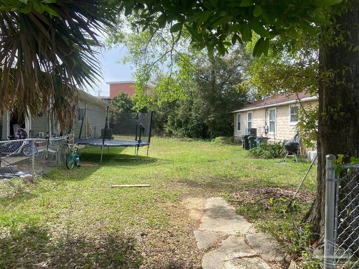 Property Photo: 2305 N Spring St FL 32501