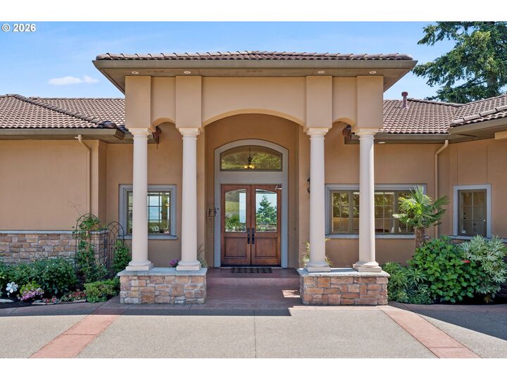 Property Photo:  1212 SW Hessler Dr  OR 97239 