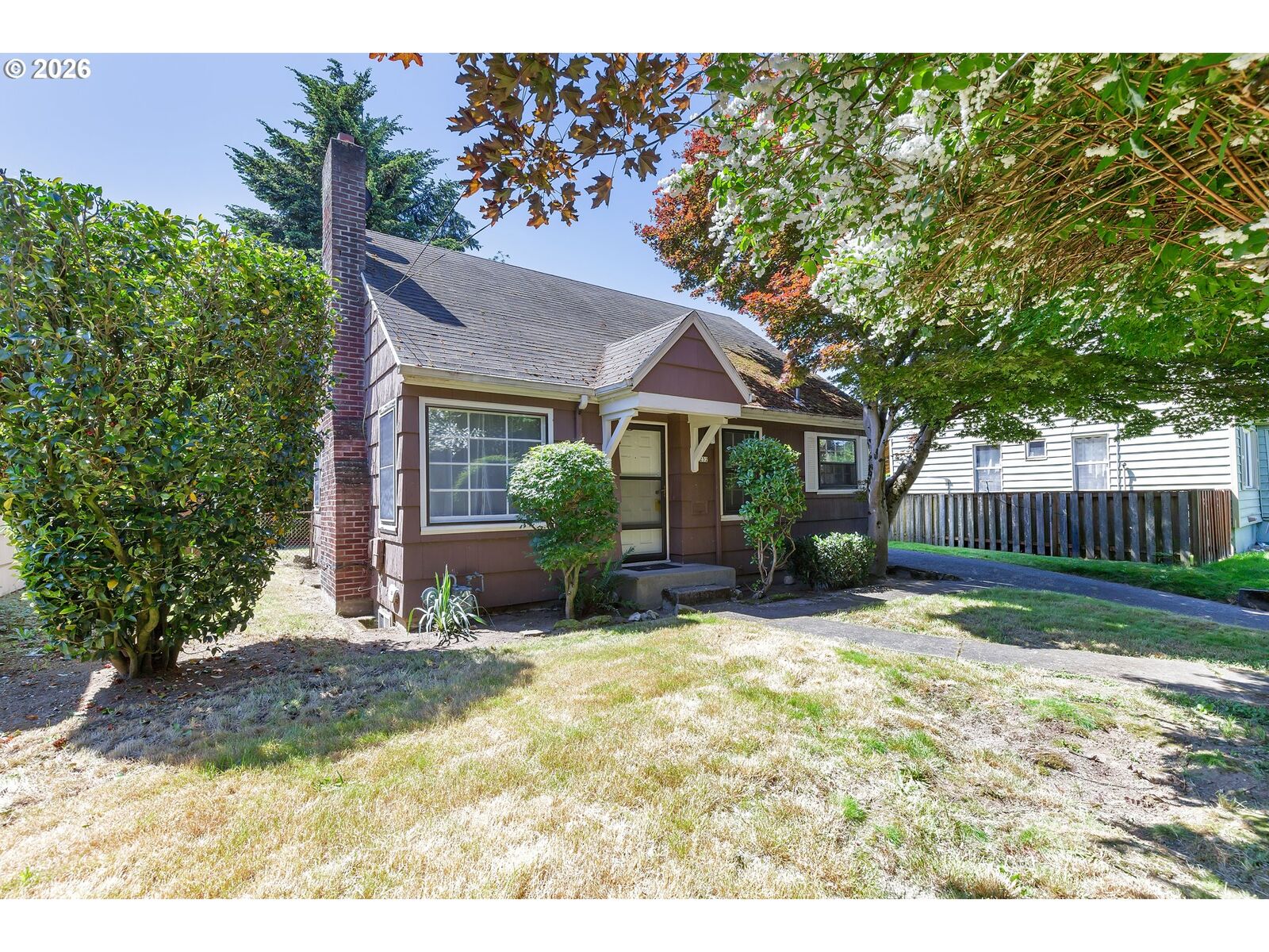 Property Photo:  232 NE Russet St  OR 97211 