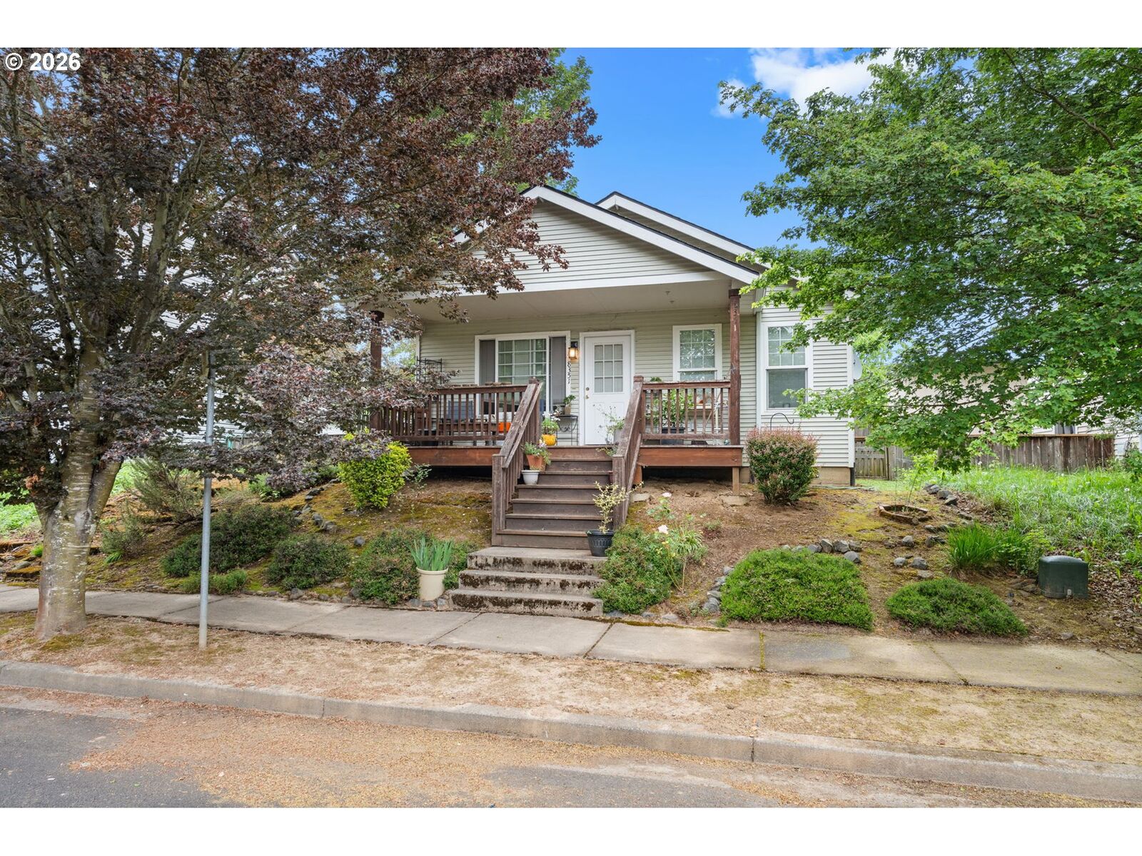Property Photo: 8351 N Bank St OR 97203