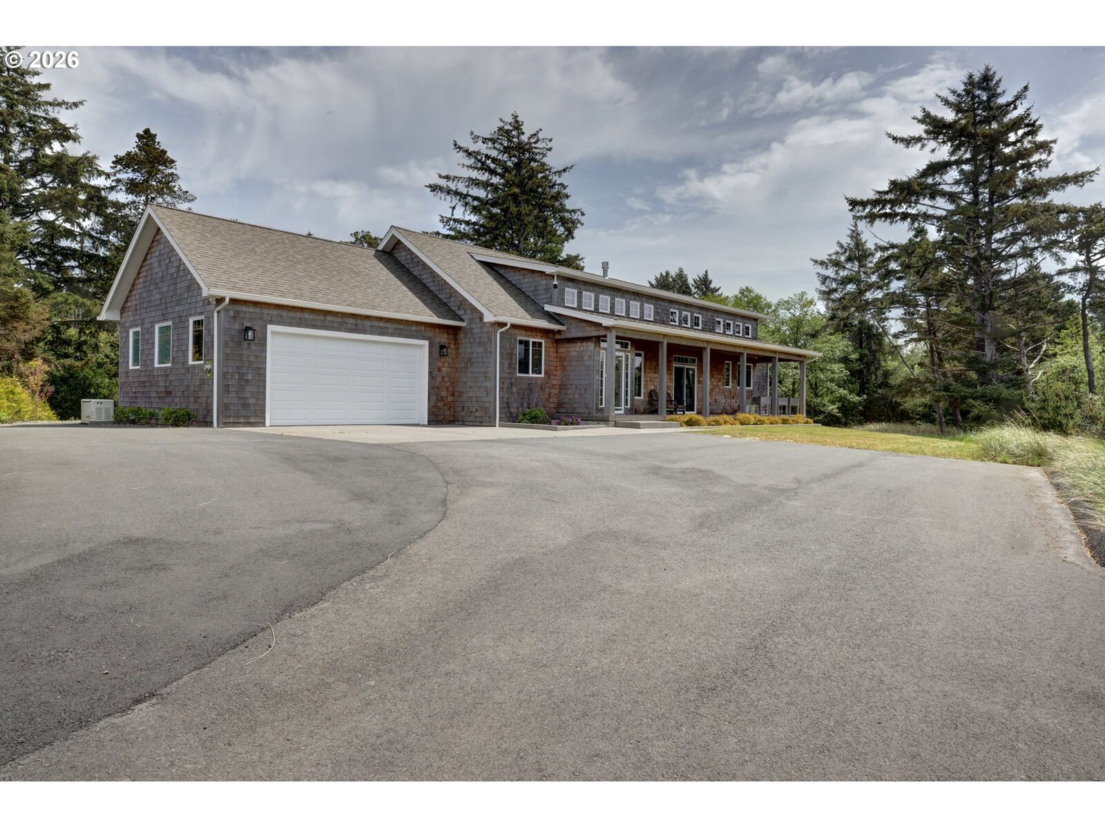 Property Photo: 33032 Pacific Bellevue Ln OR 97146