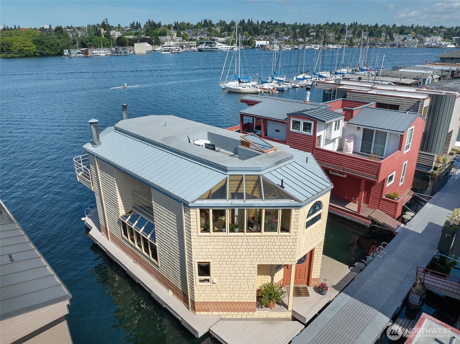 Property Photo: 10 E Roanoke Street 8 WA 98102