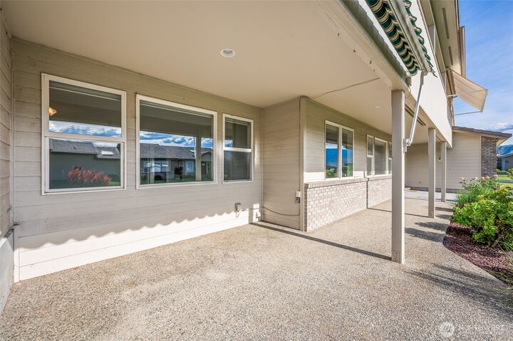 Property Photo:  1380  Eastmont Avenue 1203  WA 98802 