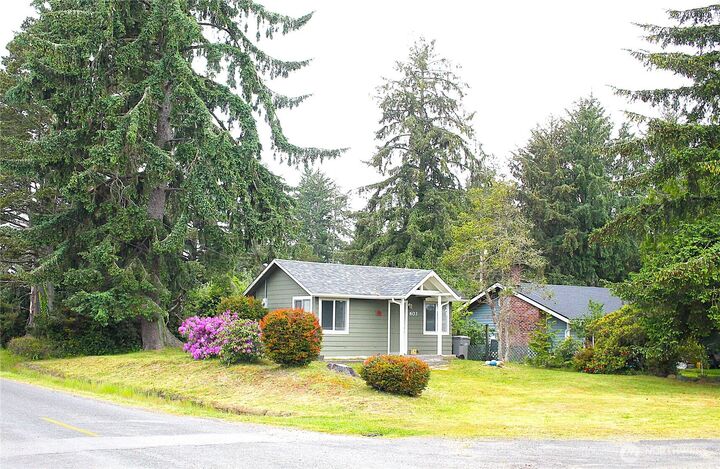 Property Photo:  603 N Broadway Street  WA 98595 