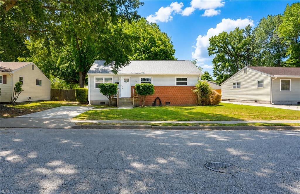 Property Photo:  1532 Adams Cir  VA 23663 