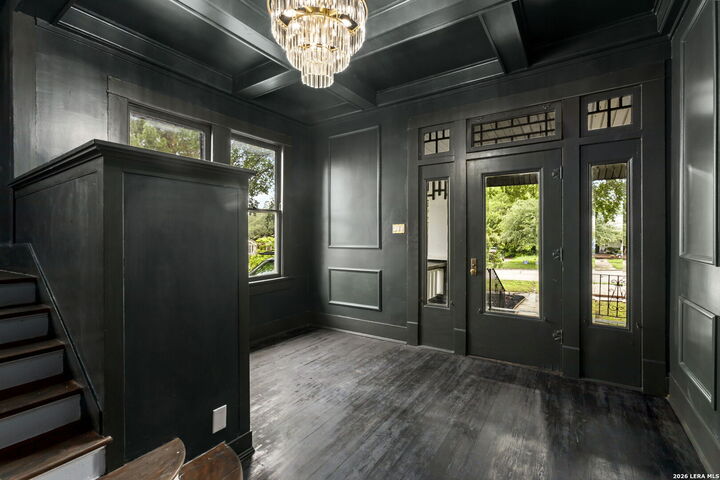 Property Photo:  940 W Mulberry  TX 78201 