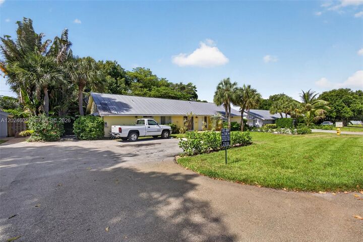 Property Photo:  1954 Windsor Dr 1954  FL 33408 