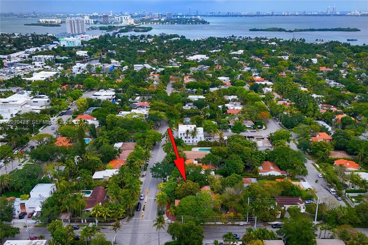 Property Photo:  650 NE 76th St  FL 33138 